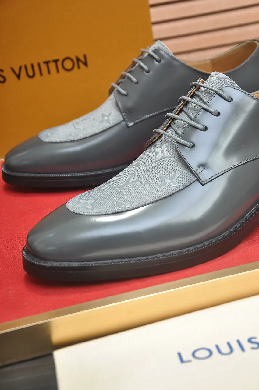 Men's men's shoes 💰500💶 [LV] (original single cowhide lining) 🍀LV's latest genuine leather business suit shoes are launched simultaneously on the official website. The first-layer cowhide imported from Italy is made of heavy gold, 💥official website 1:1 rubber outsole. Versatile to wear, high-end without losing class, and the color combination is extraordinary. This four-season style is alluring when worn on your feet, showing off your big-name flair. Standard code 38-45 (45 customized)